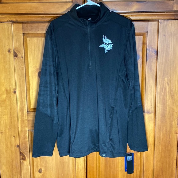 NWT Vikings Men’s Black and Silver Long Sleeve Quarter Zip